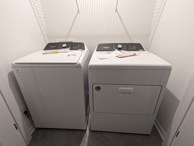 Foto del edificio - Room in Townhome on Leading St