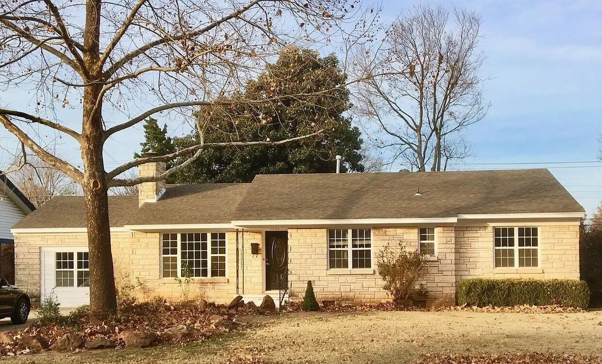 Building Photo - 1307 Melrose Dr