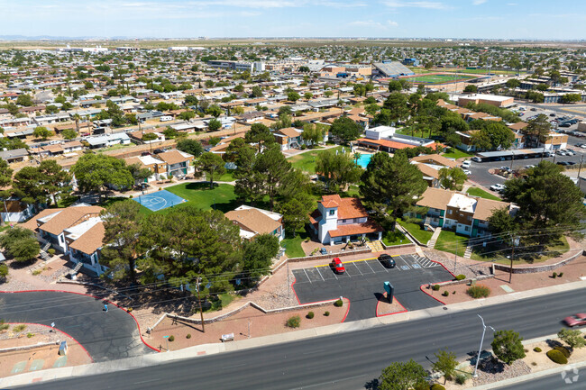 Pueblo de Raintree - Raintree Village