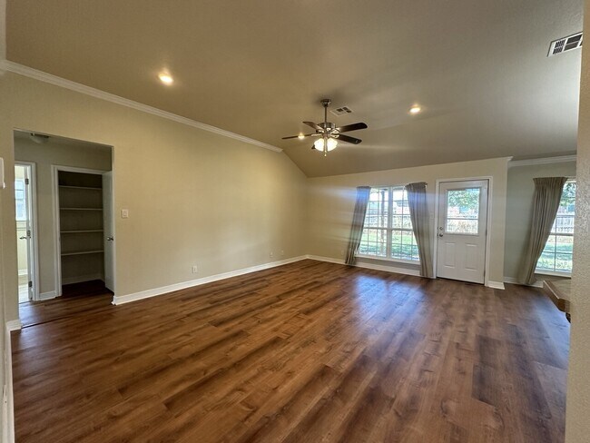 Building Photo - 3307 Churchill Dr