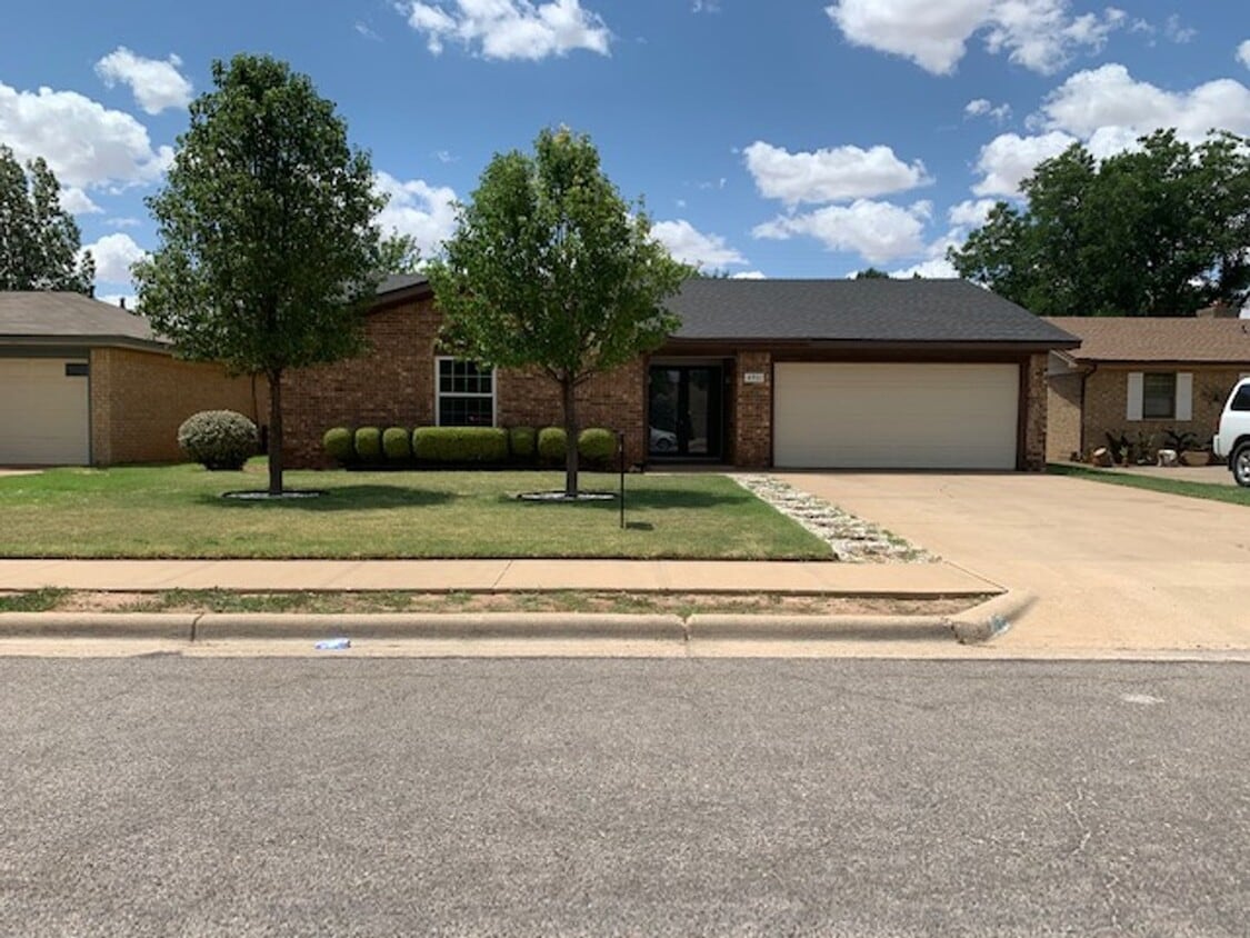 Foto principal - Southwest Lubbock Clean 3/2/2 with nice yard!