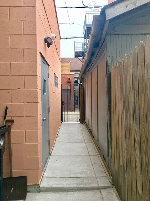 Foto del edificio - 1111 N Ashland Ave