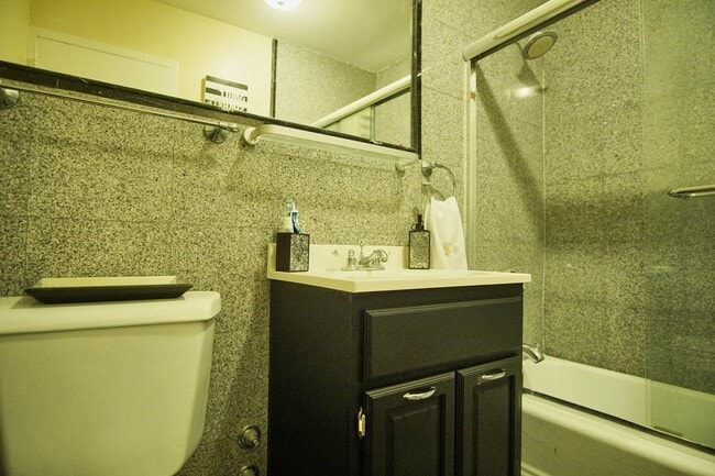 Foto del edificio - 6301 N Sheridan Rd