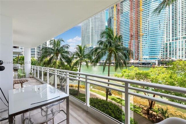 Foto del edificio - 901 Brickell Key Blvd