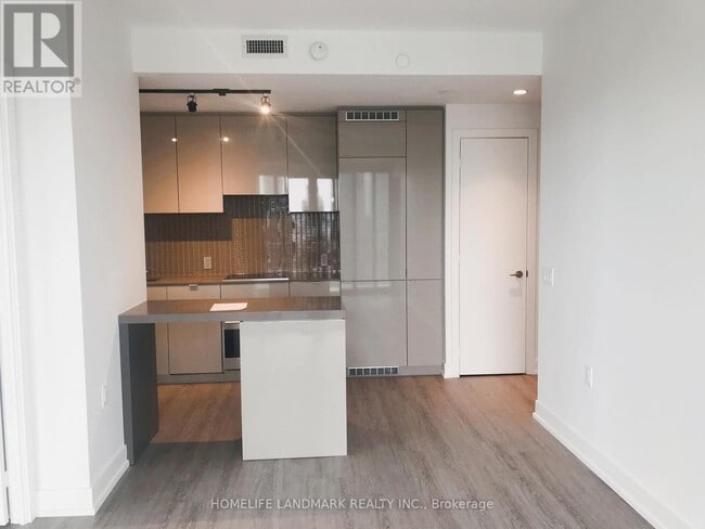 Building Photo - 7 Grenville St