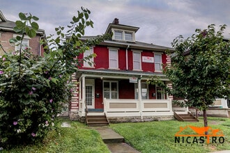 Building Photo - 136 E 11th Ave