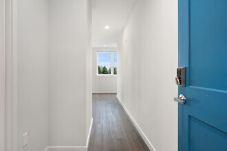 Building Photo - Maple Leaf Apartments