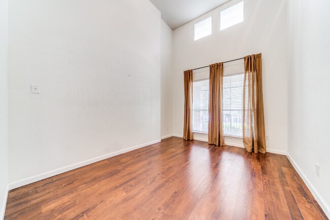 Foto del edificio - 10811 Marot Field