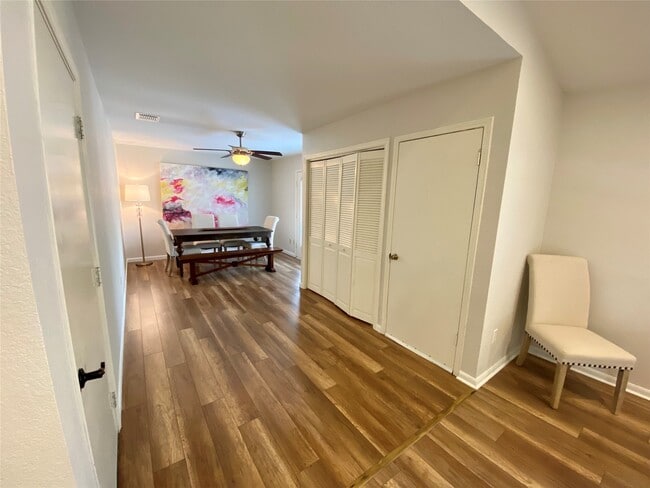 Foto del edificio - 7210 Smokey Hill Rd