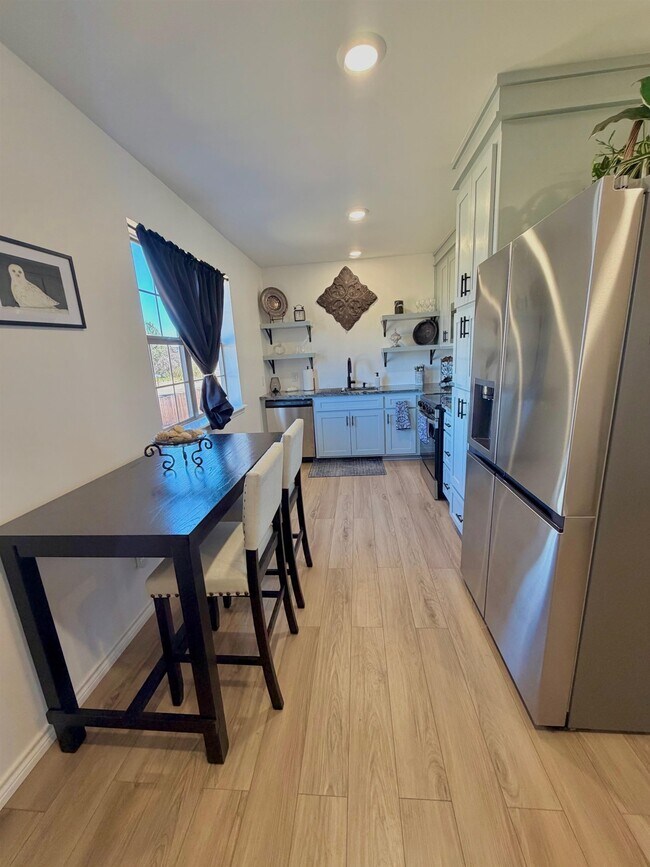 Foto del edificio - 404 W Haynie St