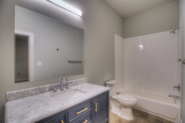Building Photo - 210 W Peden Alley