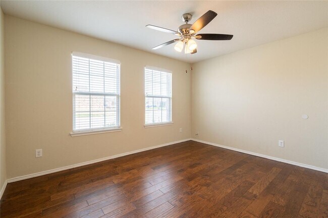 Foto del edificio - 5829 Mountain Bluff Dr