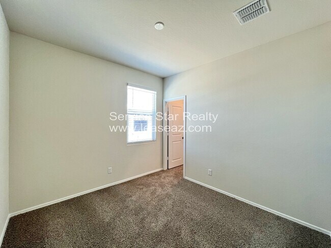 Building Photo - 1173 W Avalon Canyon Dr