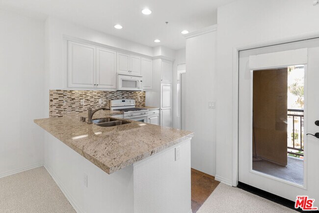 Foto del edificio - 6020 S Seabluff Dr