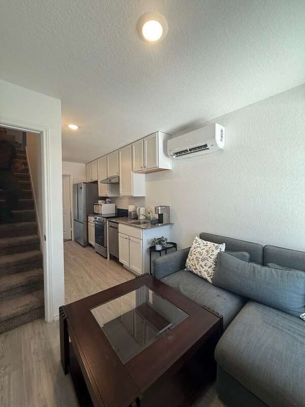 Foto del edificio - 7161 Elm Cv