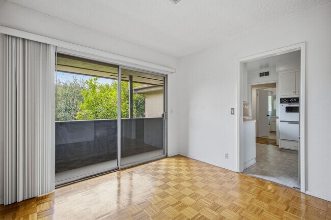 Foto del edificio - Bright & Spacious 2 Bed / 2 Bath Across from Caltech