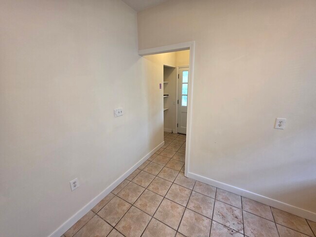 Foto del edificio - 1028 Fellsway