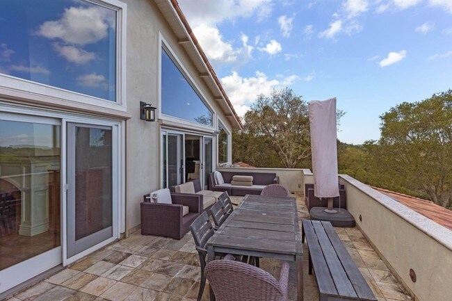 Foto del edificio - 5 bedroom in Los Altos Hills CA 94022
