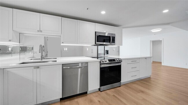 Foto del edificio - 555 NE 34th St