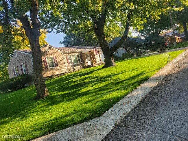 Foto del edificio - 3 br, 1 bath House - 11408 E 49th St
