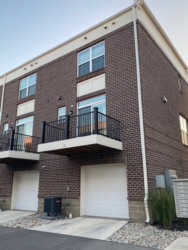 Foto del edificio - 2 Bed 2.5 Bath Townhome Available in Sprin...