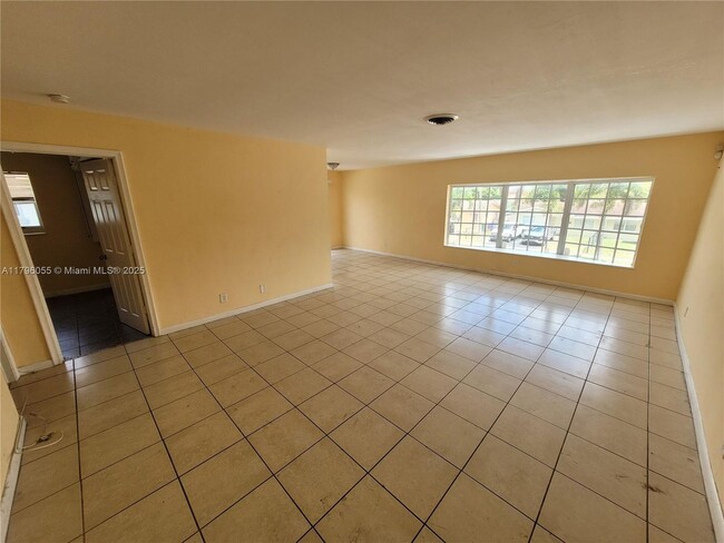 Building Photo - 5316 NW 18th Ct