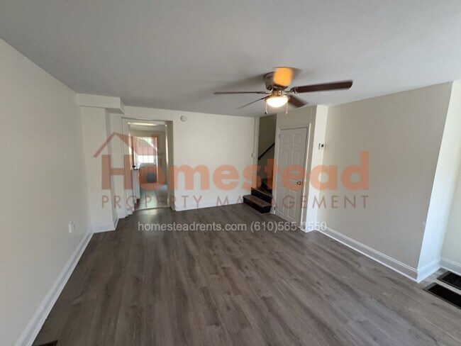 Building Photo - 2 Bedroom Trainer Home!