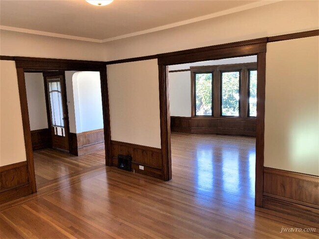 Building Photo - 127 Seville St