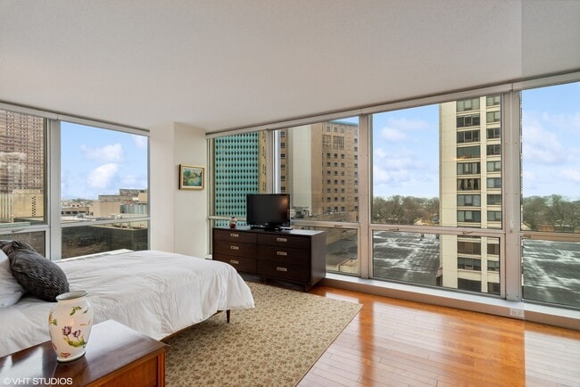 Building Photo - 330 W Diversey Pkwy