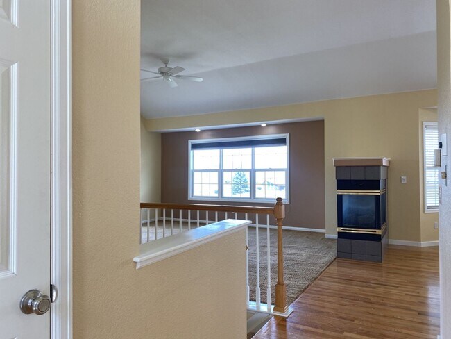 Foto del edificio - 5742 Crestwood Dr