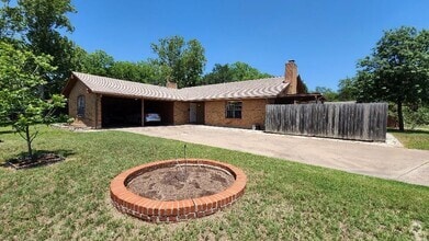 Building Photo - 8511 Woodstone Dr