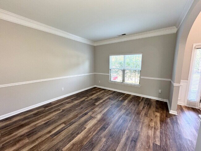 Foto del edificio - Move-In Ready 5-Bedroom Retreat in Whisper...