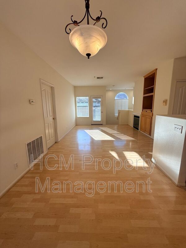 Building Photo - 2352 Sunningdale Dr