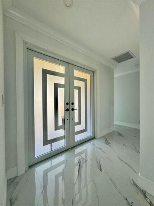 Foto del edificio - 2826 Floral Rd