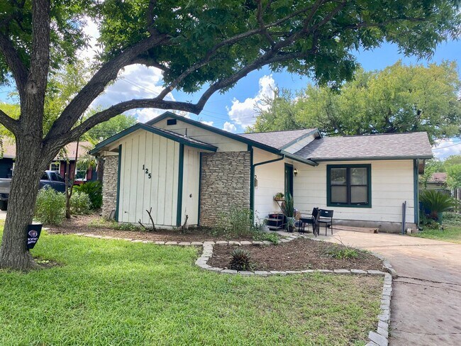 Foto del edificio - South Congress- 3/2 House- $3400