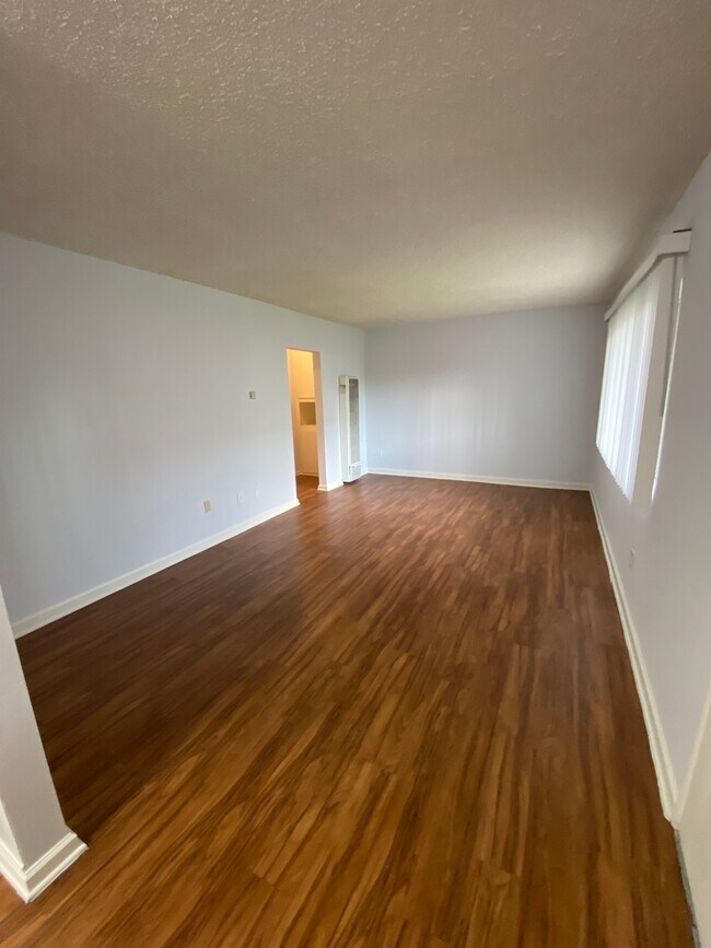 Foto del edificio - 26103 Belle Porte Ave
