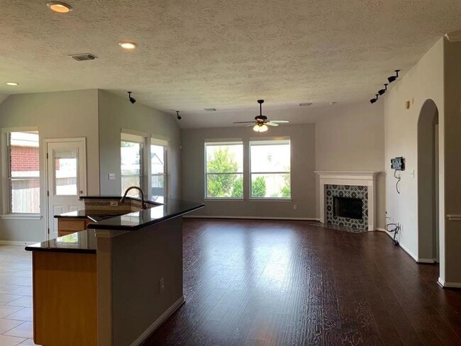 Building Photo - 12814 Carriage Glen Dr