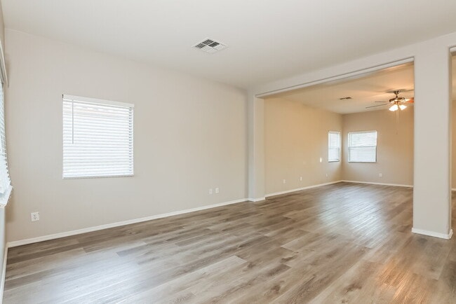 Foto del edificio - 17267 W Rimrock St