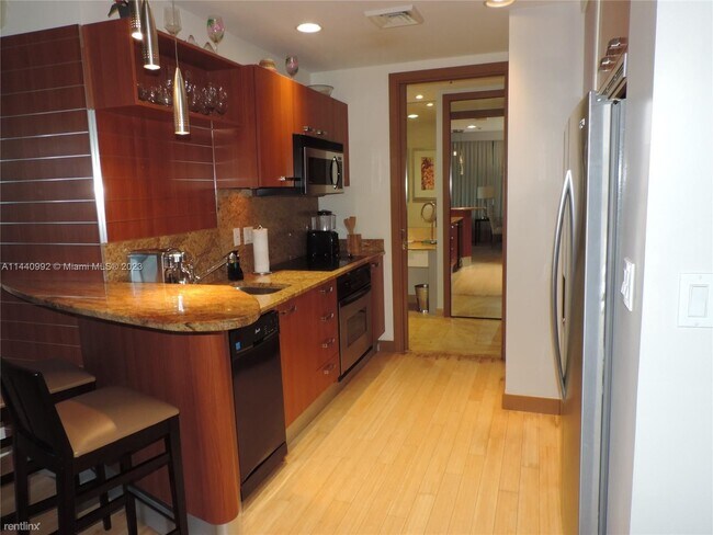 Building Photo - 1 br, 1 bath Condo - 1395 Brickell Ave # 2604
