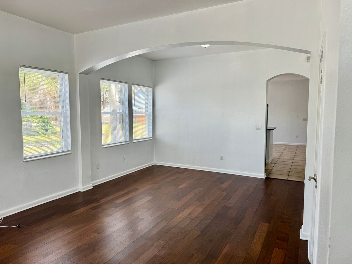 Foto principal - 1808 E Columbus Dr