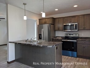 Building Photo - 3 Bed 1.5 Bath in West Sioux Falls