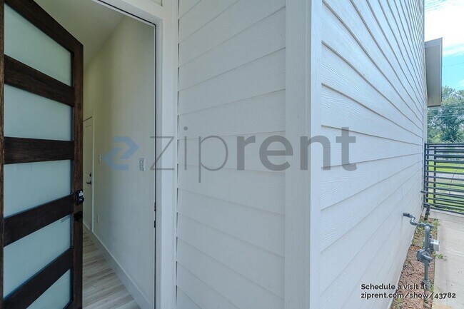 Foto del edificio - 7002 Sidney St