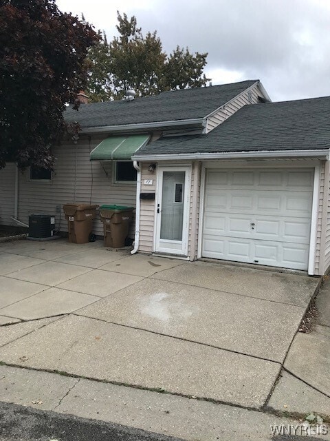Building Photo - 17 Starcrest Dr