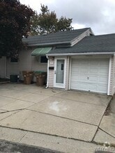 Building Photo - 17 Starcrest Dr