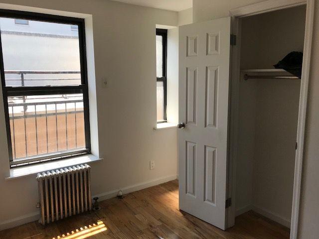 Foto del edificio - 438 W Broadway