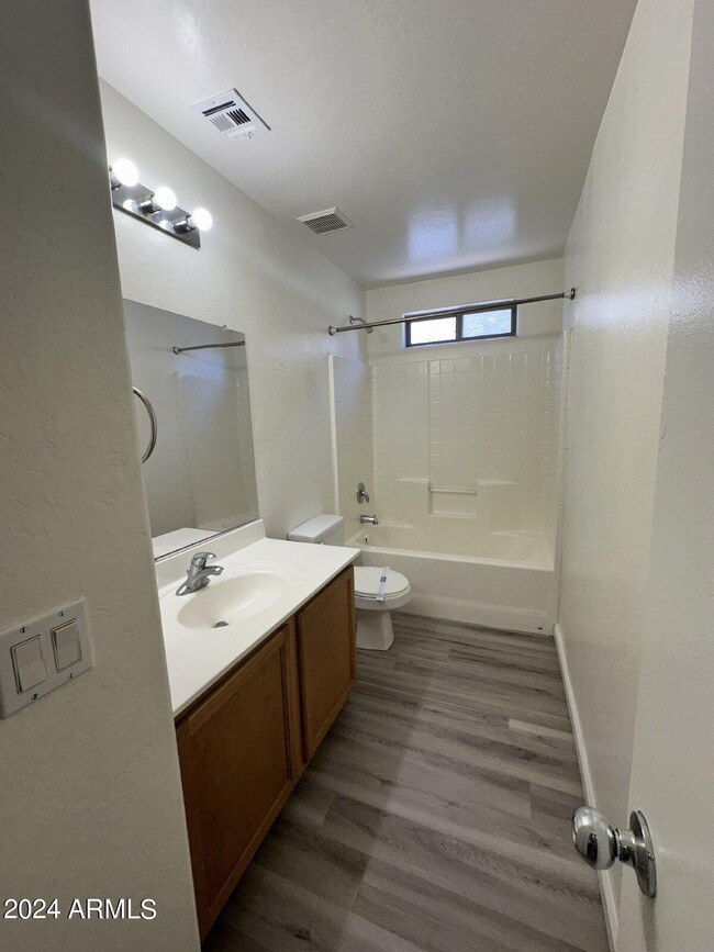 Building Photo - 41288 N Cambria Dr