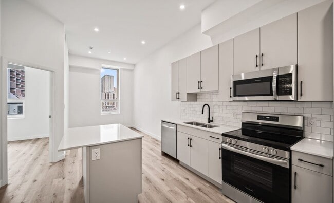 Building Photo - 171 Donald