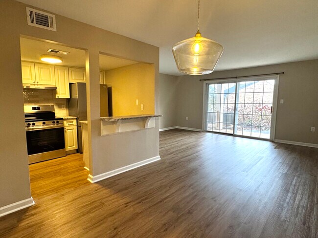 Building Photo - 925 Cleveland St