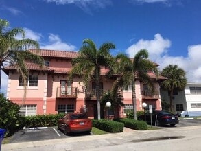 Building Photo - 4525 Poinciana St