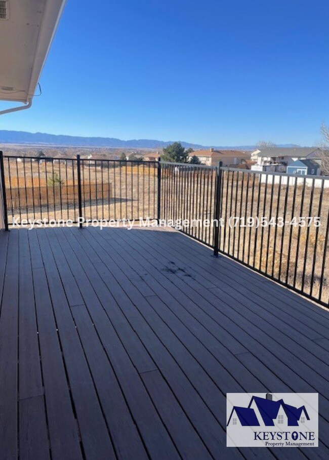 Foto del edificio - $948 Off Move In Special! Spacious Pueblo West Duplex 3 Bed/3 Bathroom Unit with 2 Car Garage  $1...